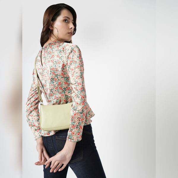 VERO MODA Women i.scenery by VERO MODA Pink Floral Satin Top, Full Sleeves, Round Neck
VERO MODA Women i.scenery by VERO MODA Pink Floral Satin Top, Full Sleeves, Round Neck