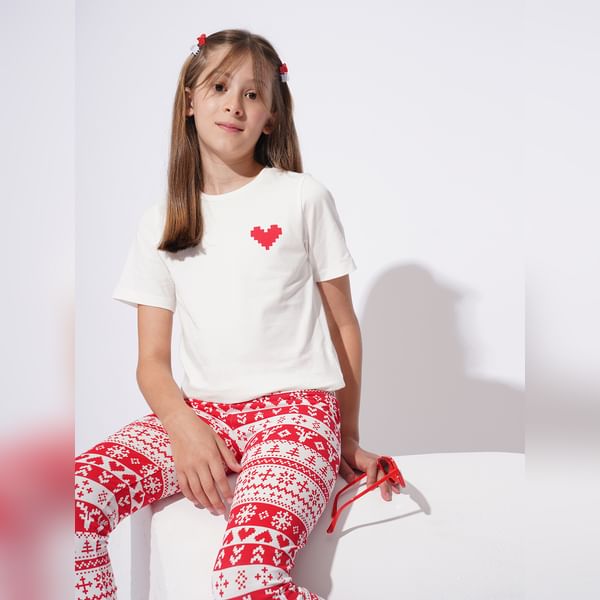 VERO MODA Girls Girls White & Red Christmas Printed Co-ord Set, Short Sleeves, round neck
VERO MODA Girls Girls White & Red Christmas Printed Co-ord Set, Short Sleeves, round neck