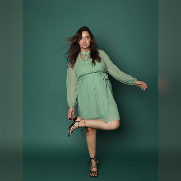 VERO MODA Women CURVE Green Dobby Textured Fit & Flare Dress, Long Sleeves, Round Neck
VERO MODA Women CURVE Green Dobby Textured Fit & Flare Dress, Long Sleeves, Round Neck