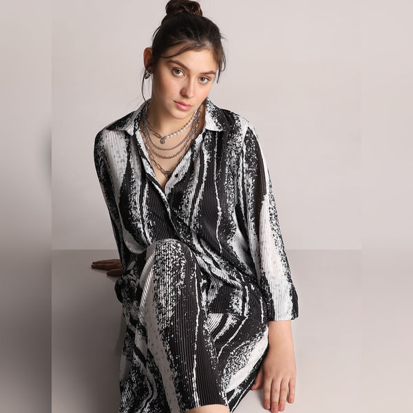 VERO MODA Women Curve Black Printed Pleated Co-ord Set Shirt, 3/4th Sleeves, Shirt Collar
VERO MODA Women Curve Black Printed Pleated Co-ord Set Shirt, 3/4th Sleeves, Shirt Collar