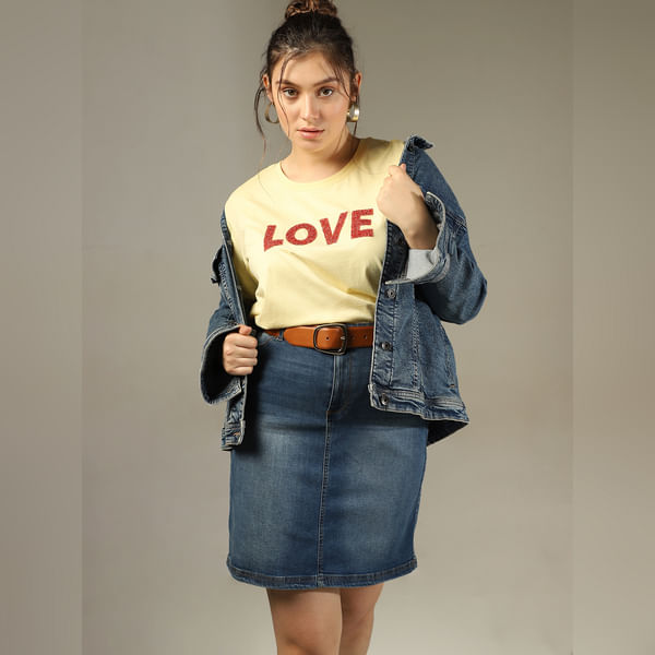 VERO MODA Women Curve Yellow Embellished Text Print T-shirt, Short Sleeves, Round Neck
VERO MODA Women Curve Yellow Embellished Text Print T-shirt, Short Sleeves, Round Neck