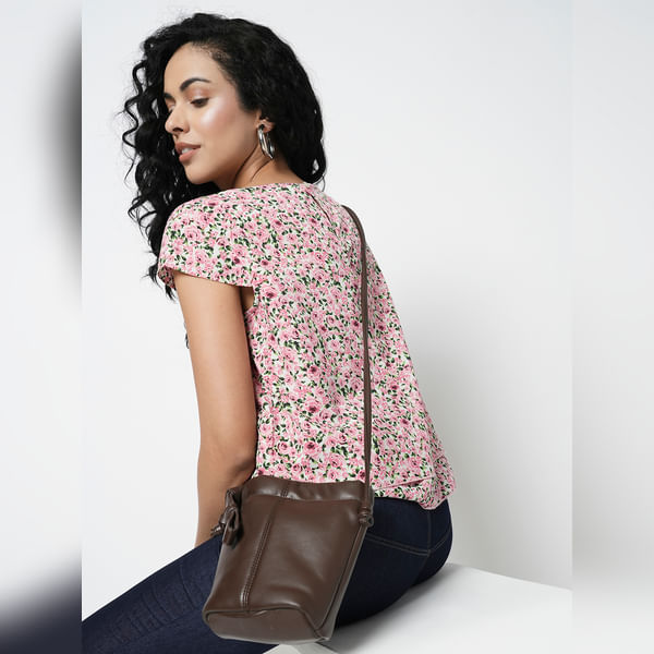 VERO MODA Women i.scenery BY VERO MODA Pink Floral Print Top, Short Sleeves, Round Neck
VERO MODA Women i.scenery BY VERO MODA Pink Floral Print Top, Short Sleeves, Round Neck
