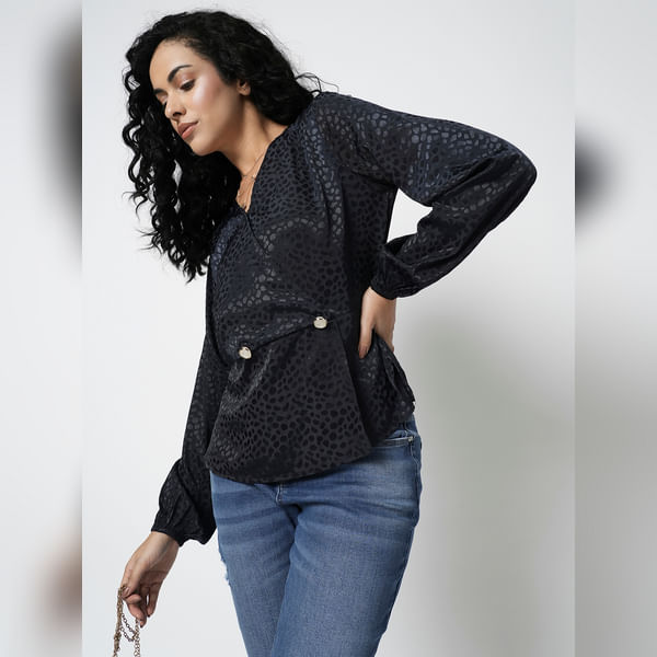VERO MODA Women i.scenery BY VERO MODA Navy Blue Textured Top, Full Sleeves, V Neck
VERO MODA Women i.scenery BY VERO MODA Navy Blue Textured Top, Full Sleeves, V Neck