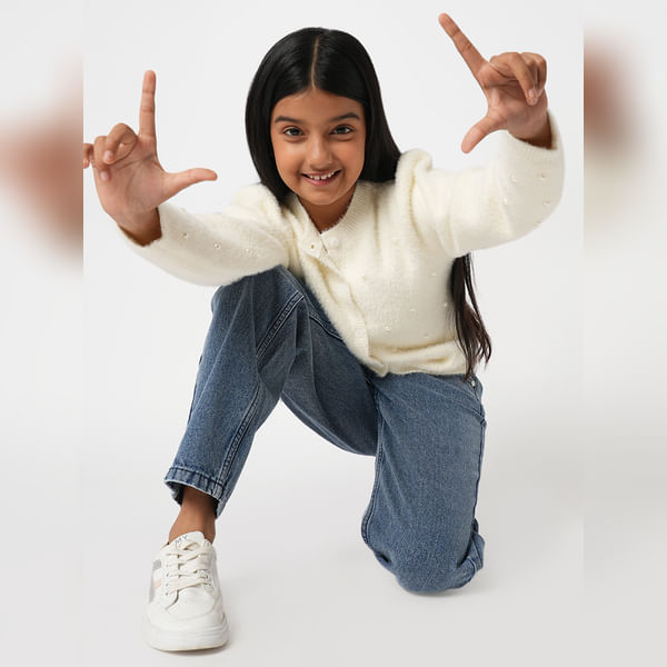 VERO MODA Girls GIRL Off-White Pearl Embellished Cardigan, Long Sleeves, Round Neck
VERO MODA Girls GIRL Off-White Pearl Embellished Cardigan, Long Sleeves, Round Neck