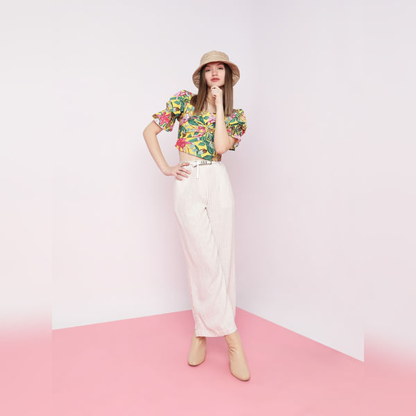 VERO MODA Women Yellow All Over Print Crop Top, Short Sleeves, Sweetheart Neck
VERO MODA Women Yellow All Over Print Crop Top, Short Sleeves, Sweetheart Neck