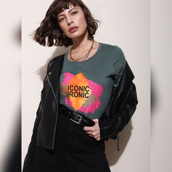 VERO MODA Women Green Graphic Print T-shirt, Short Sleeves, Round Neck
VERO MODA Women Green Graphic Print T-shirt, Short Sleeves, Round Neck