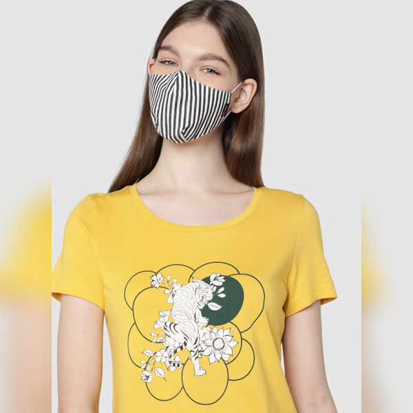 BESTSELLER CLOTHING White Striped 3PLY Anti-Bacterial Knit Mask with Changeable Filters
BESTSELLER CLOTHING White Striped 3PLY Anti-Bacterial Knit Mask with Changeable Filters
