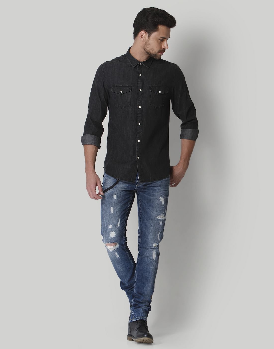 gray shirt with jeans