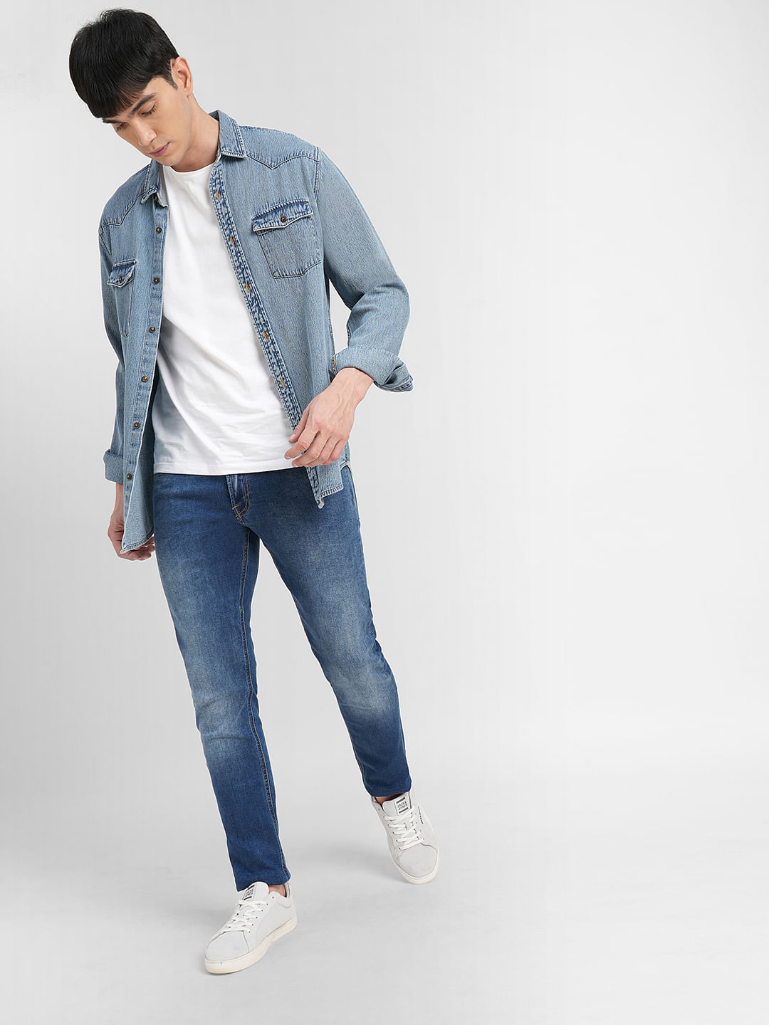 The best dark blue jeans outfits for men in 2024 | OPUMO Magazine