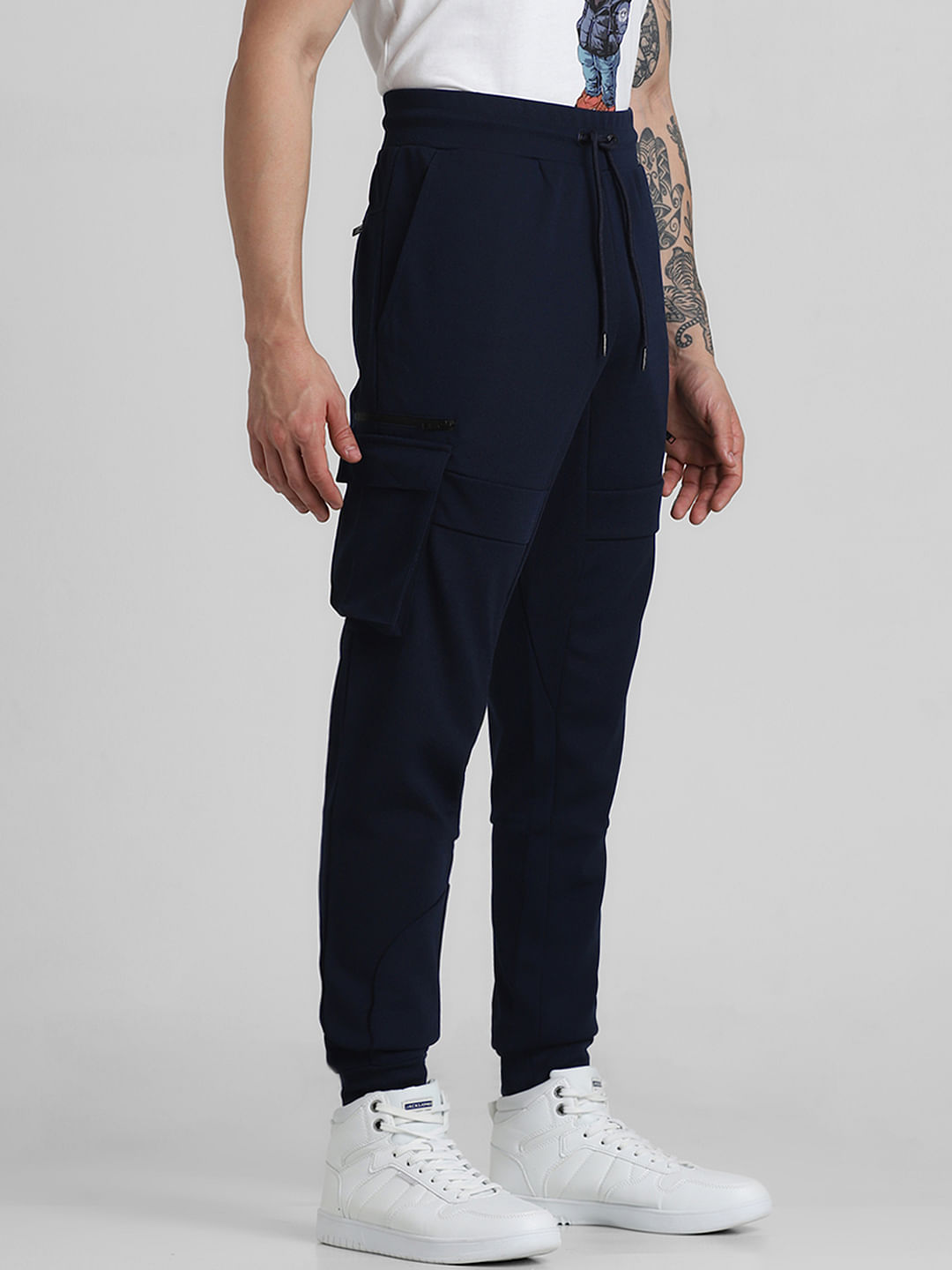 Nike patch online sweatpants