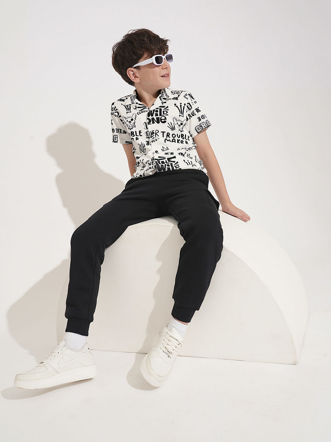 新発売の Boys White Printed Short Sleeves Shirt Clothing