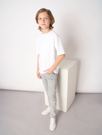 Boys Light Grey Mid Rise Straight Fit Jeans