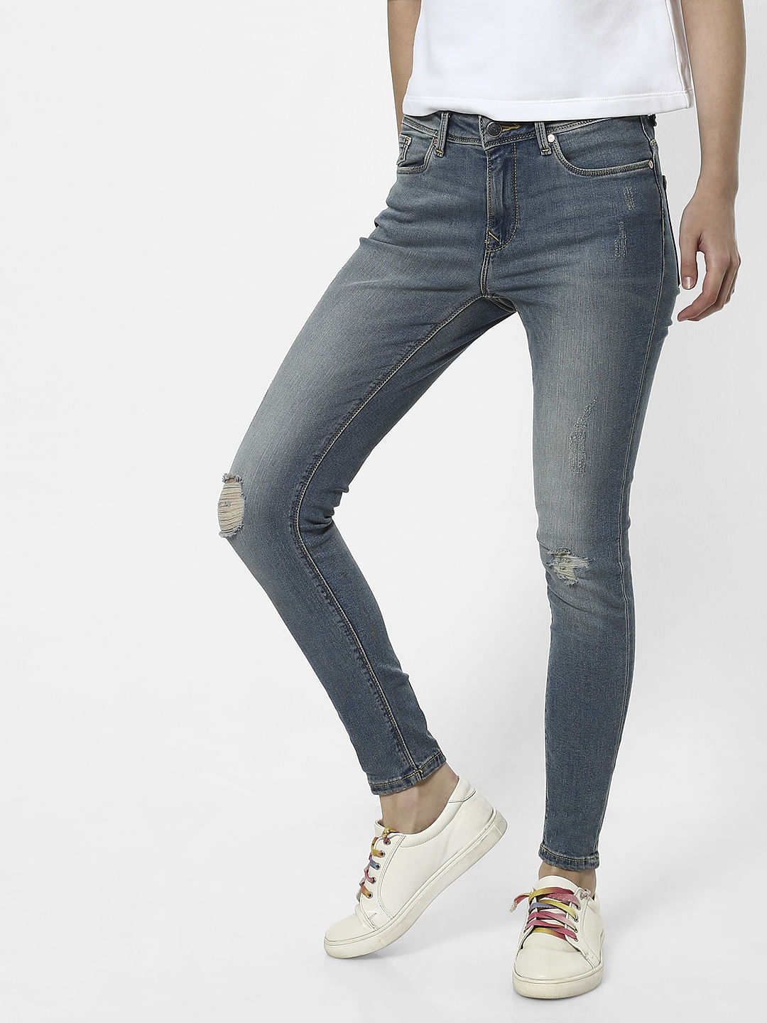 knee torn skinny jeans