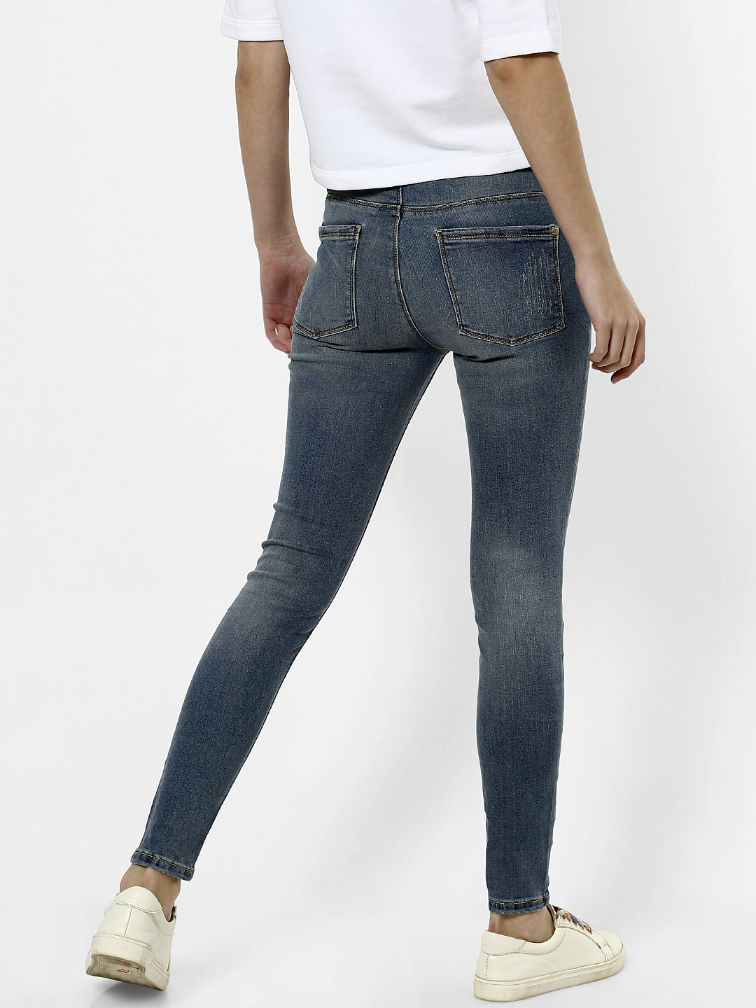 knee torn skinny jeans