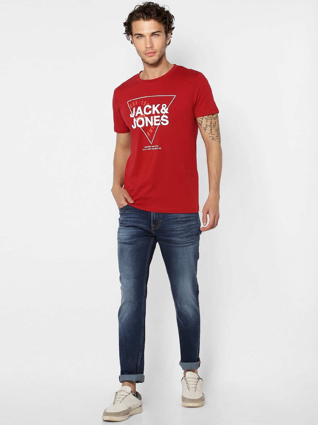 red t shirt and jeans combination