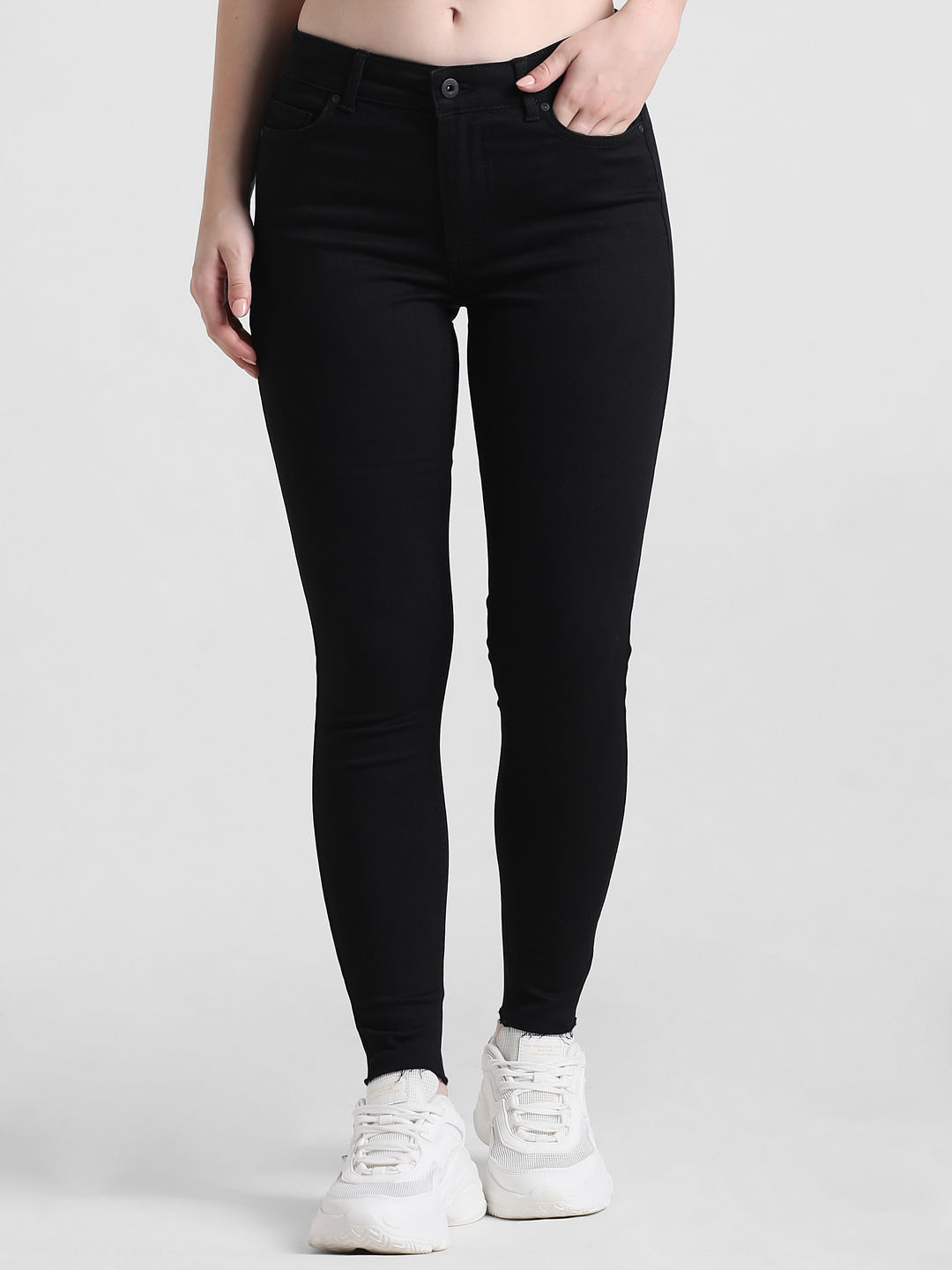 Black pants that fashion are not jeans