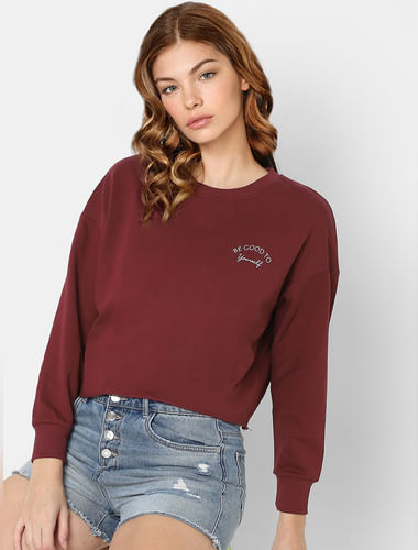 Maroon Text Print Cropped Sweatshirt