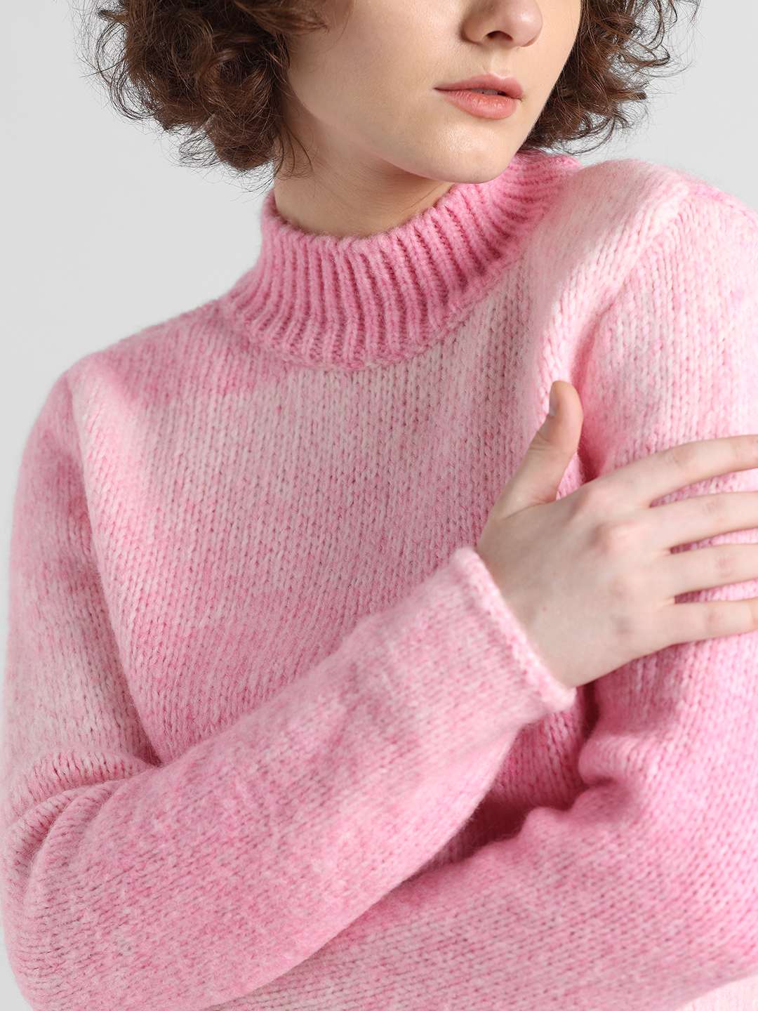 High clearance collar pullover