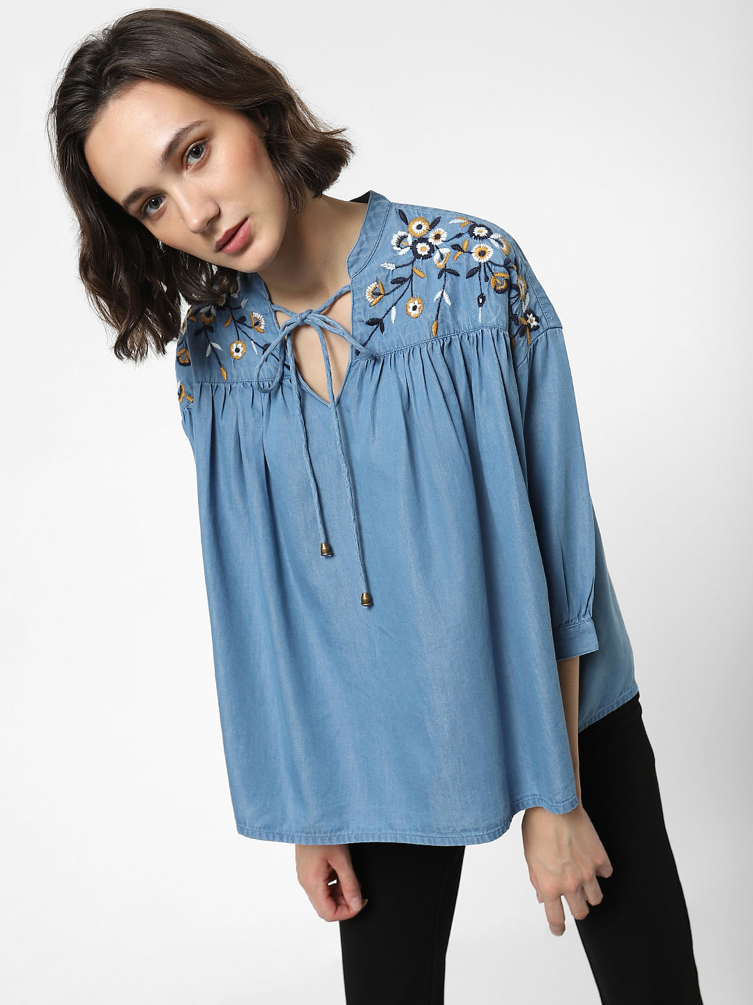 Denim shirt with embroidered flowers - Blue - Sz. 42-60 - Zizzifashion