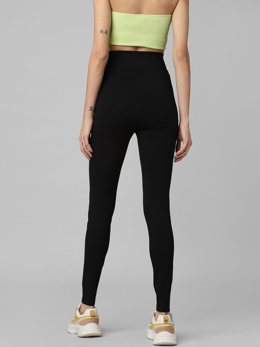 Order Online UA HeatGear Branded Waistband Leggings From Under Armour India  | Buy Now