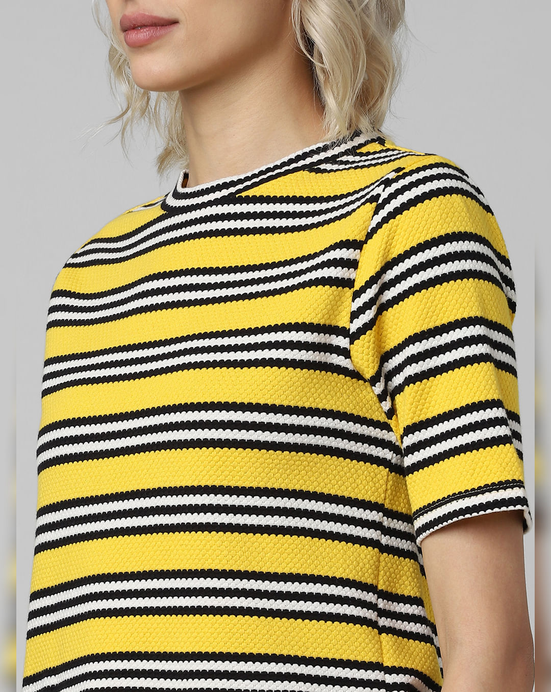 blæse hul ankel Tal højt Buy Yellow Striped T-shirt for Women | ONLY | 263816303
