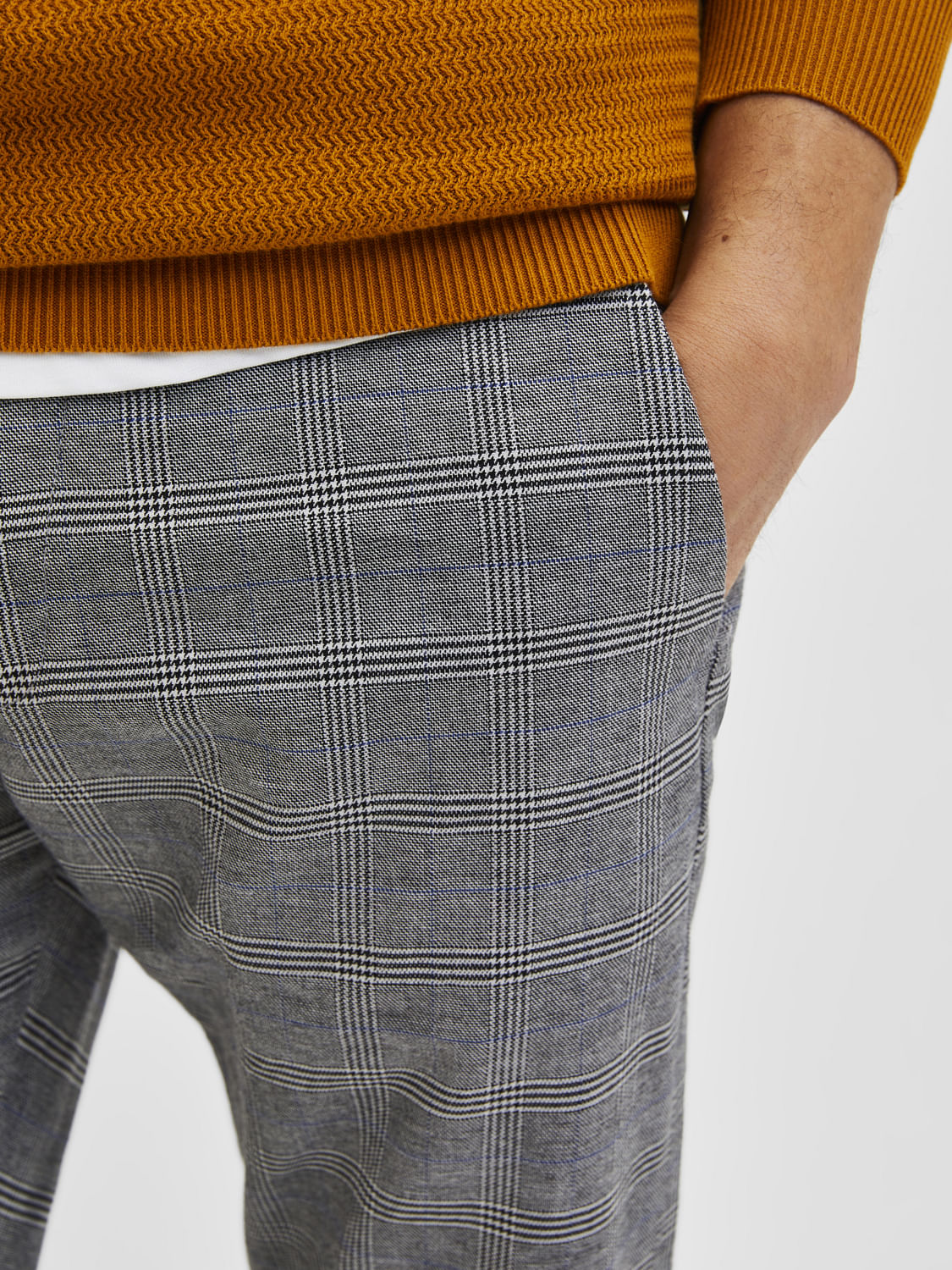 Buy Men's White Checked Trousers Online at Bewakoof