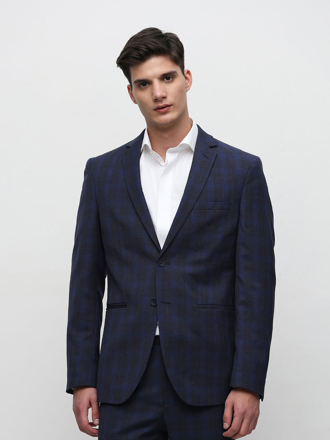 Shirt with dark blue on sale blazer