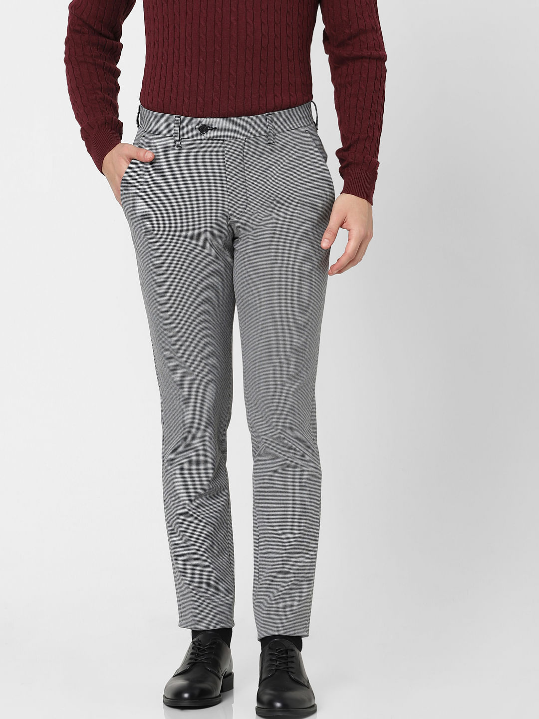 Buy Men Black Solid Slim Fit Formal Trousers Online - 397675 | Peter England