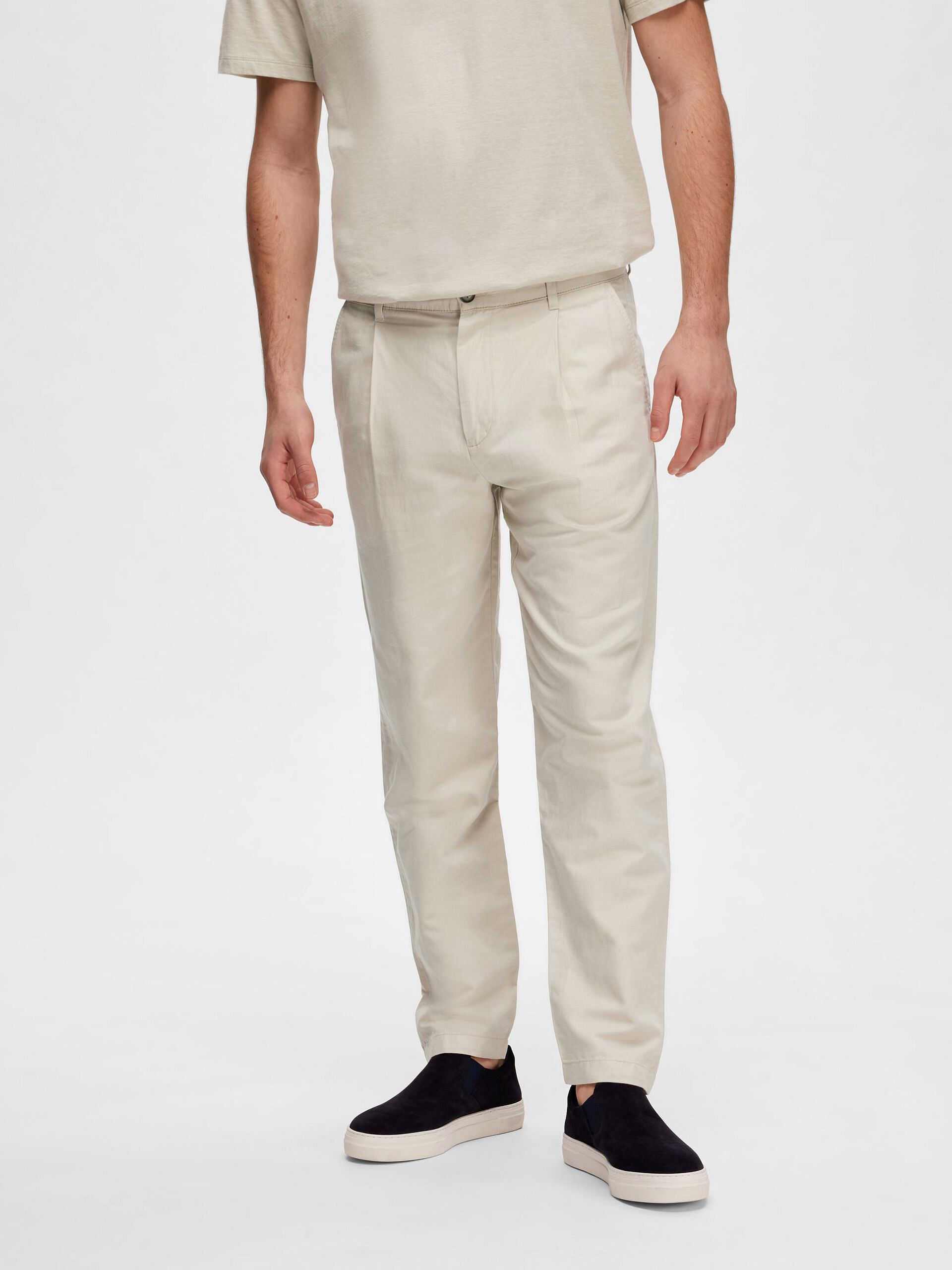 Gray Slim Fit Linen Pants for Men by GentWithcom