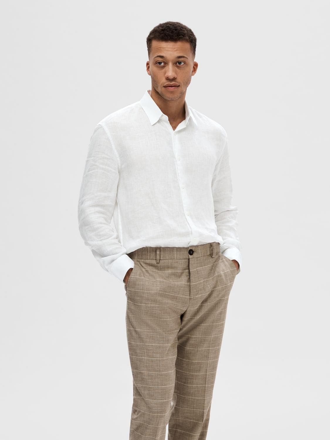 520 Linen Trousers Men Stock Photos, High-Res Pictures, and Images - Getty  Images