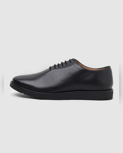 Black Whole Cut Leather Shoes