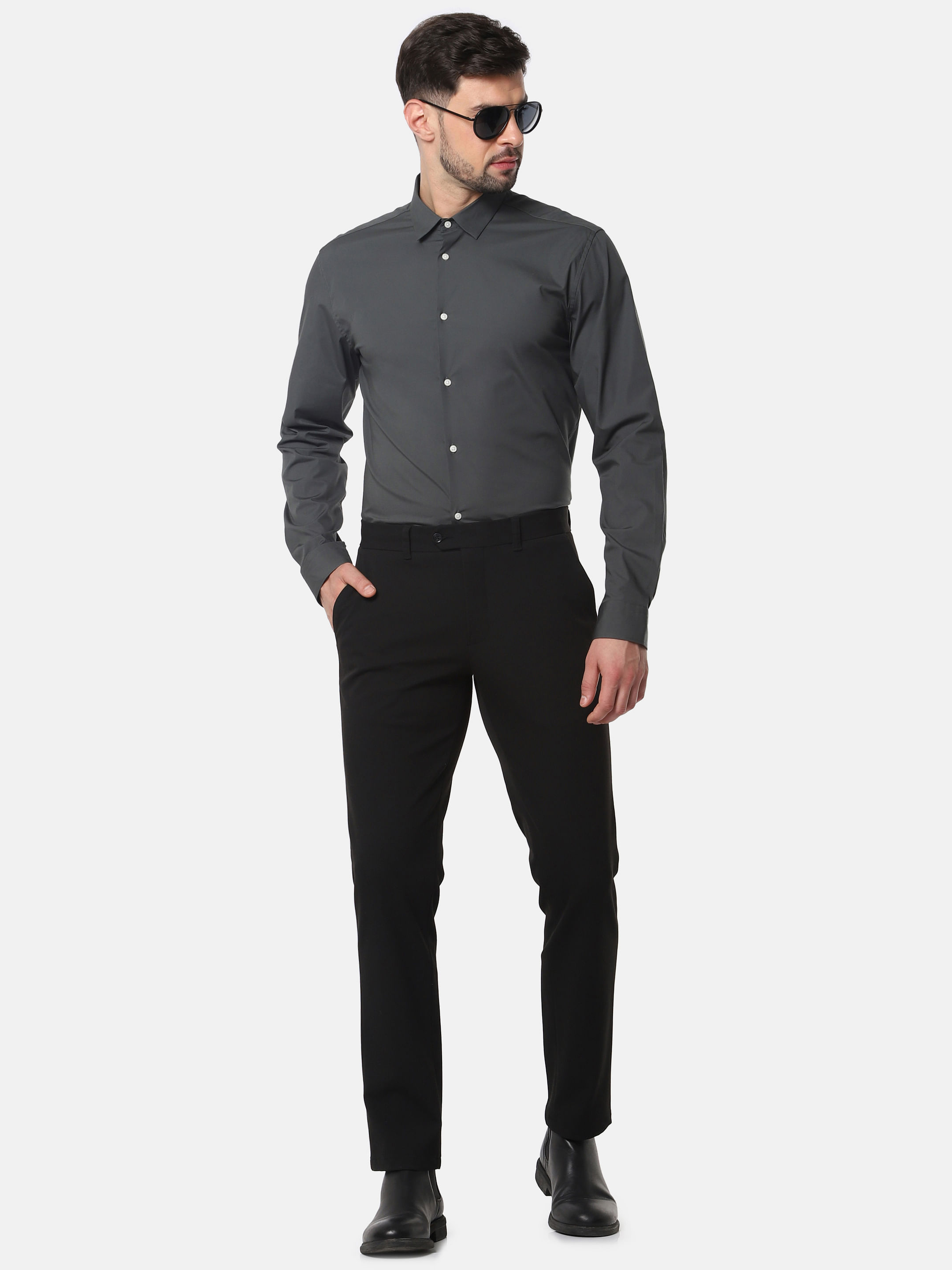 grey shirt and black pant combination