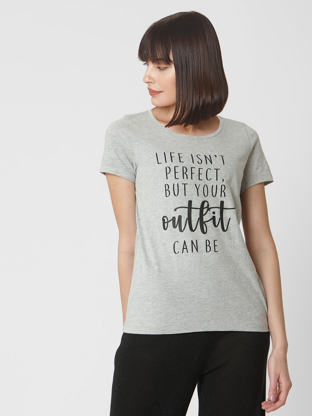 grey t shirt outfit women's