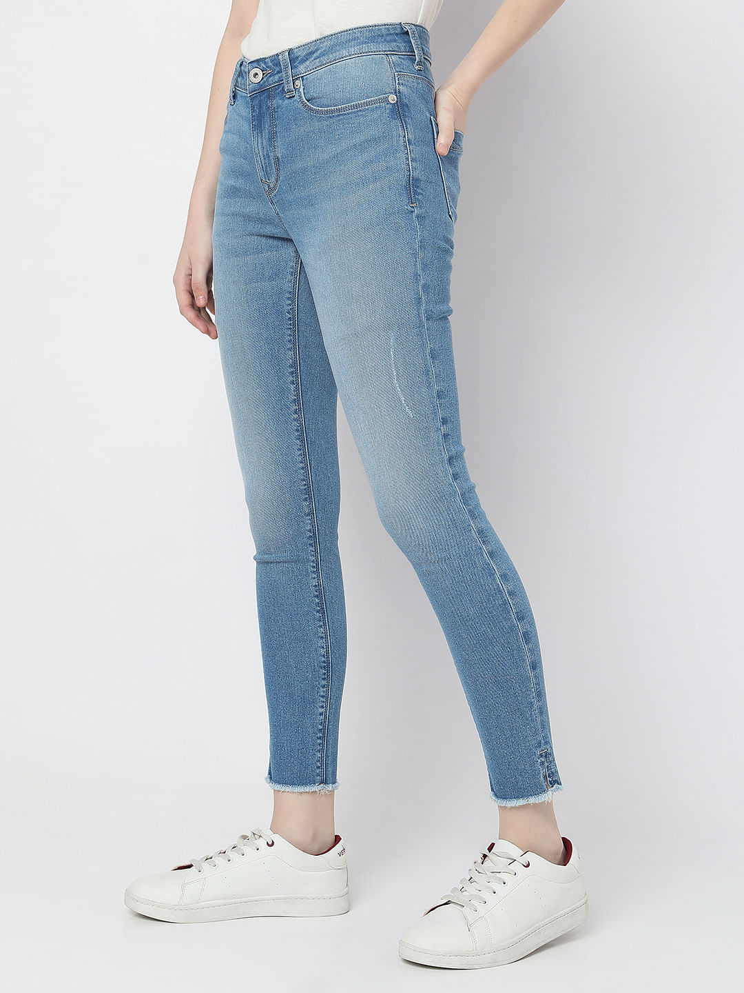 Frayed on sale jeans womens