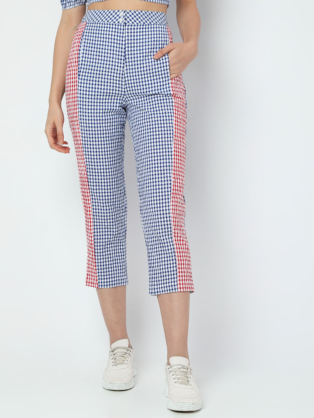 Buy SASSAFRAS Women Off White & Black Tapered Fit Checked Cropped Trousers  - Trousers for Women 10604538 | Myntra
