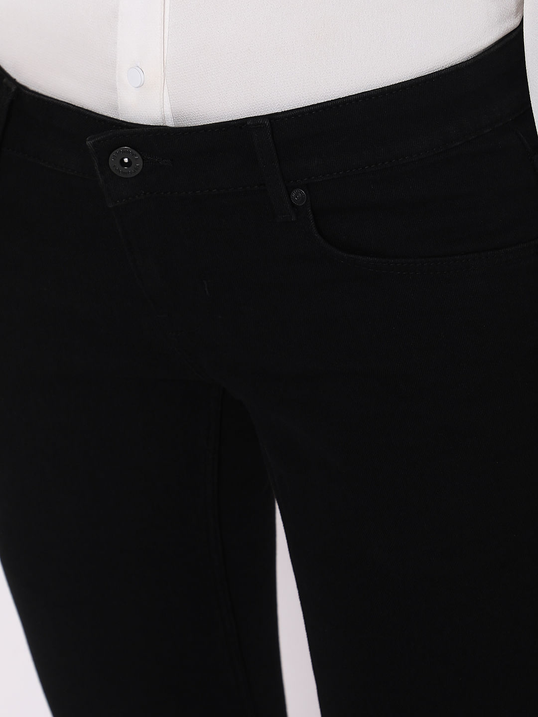 FASHIONABLE EXCLUSIVE WOMEN'S SKINNY FIT JEANS COMBO 4 BTN BLACK F & 1 WHITE