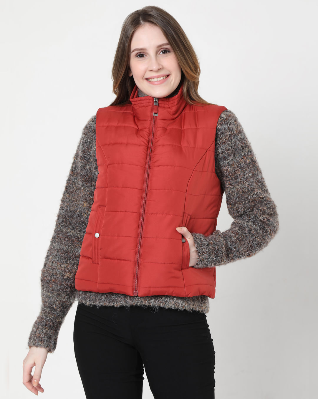 25 Ways To Wear Puffer Vests For Women 2021  Red puffer vest, White puffer  vest, Puffer vest fashion