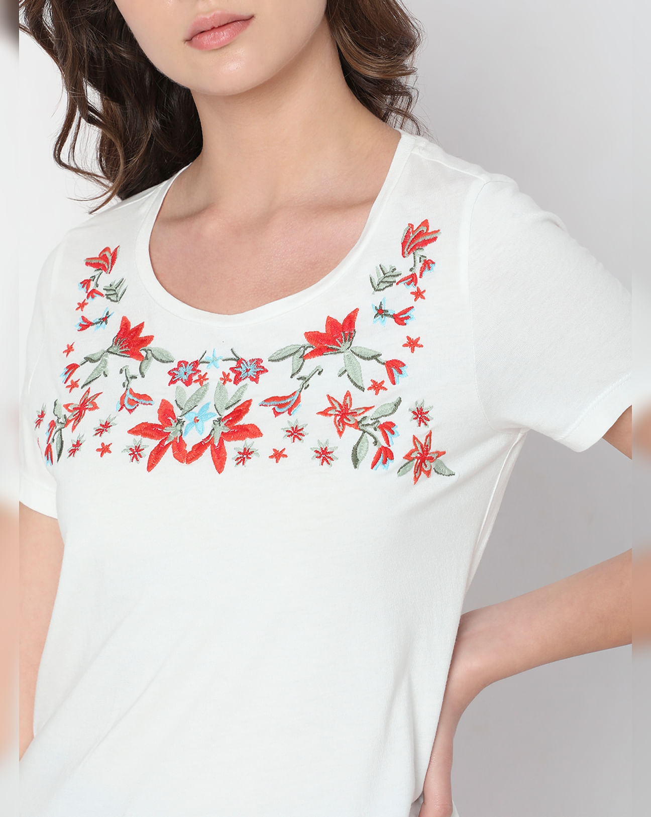 Buy White Floral Print in India T-Shirt Online Women | For VeroModa