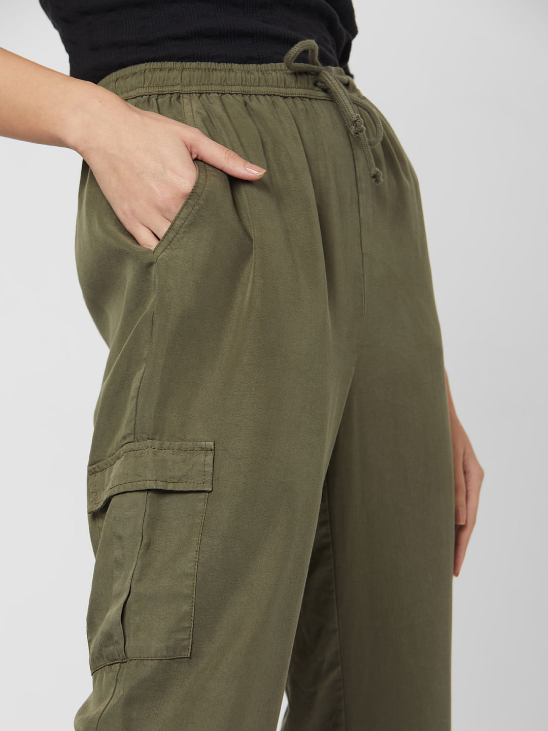 Buy Women Green Solid Formal Slim Fit Trousers Online - 721870 | Van Heusen