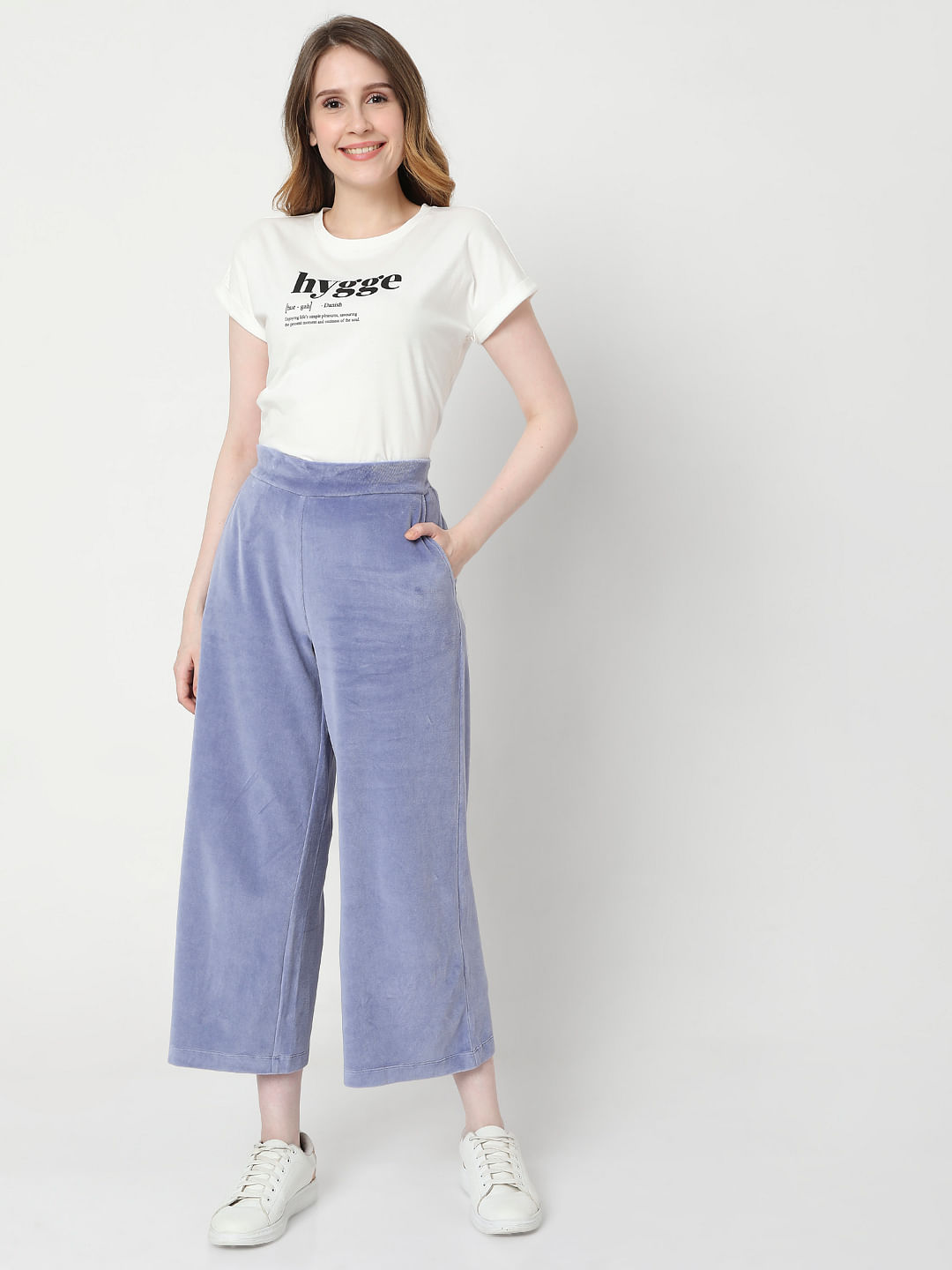 iKRIX-giorgio-armani-casual-trousers-velvet-cropped-trousers -00000080887f00s003.jpg
