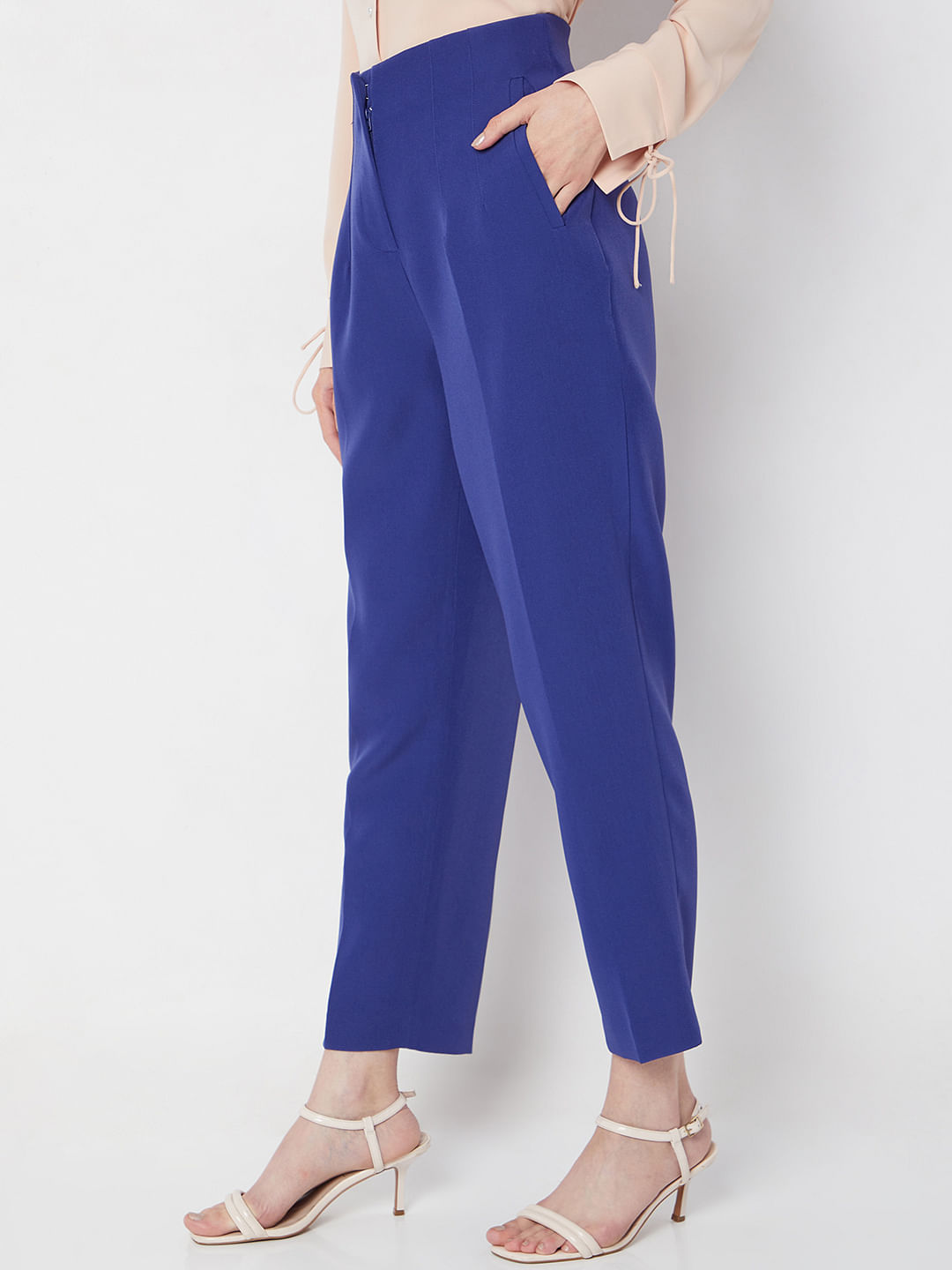 Buy Arrow Bi-Stretch Solid Formal Trousers - NNNOW.com