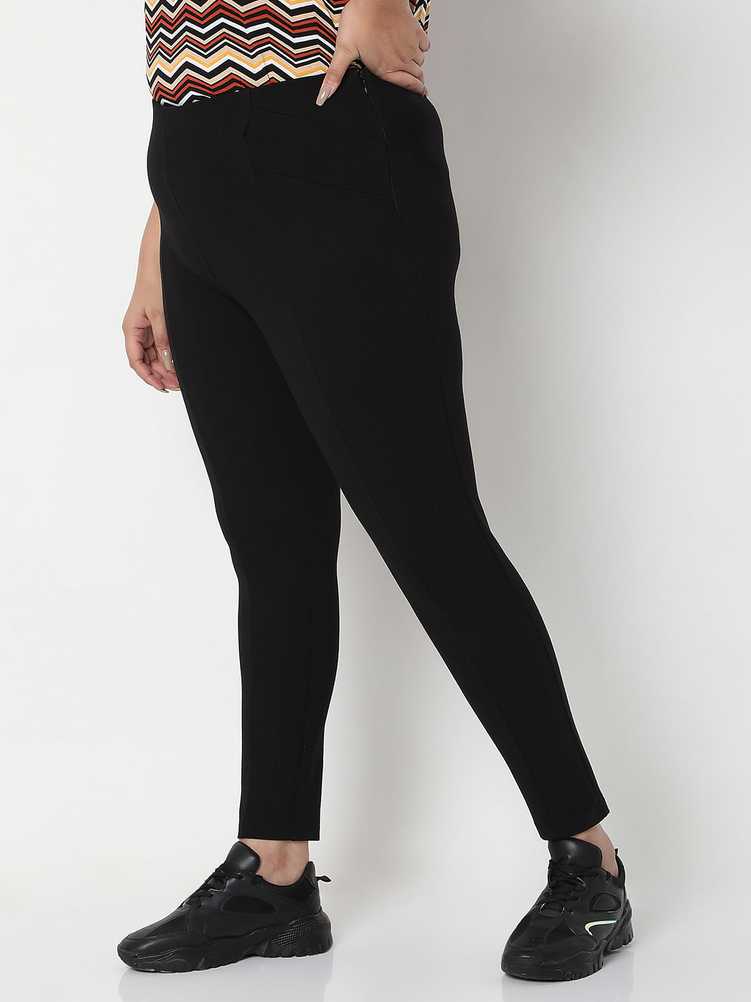 short black cotton leggings with hole design and nice seams Exception Aswad